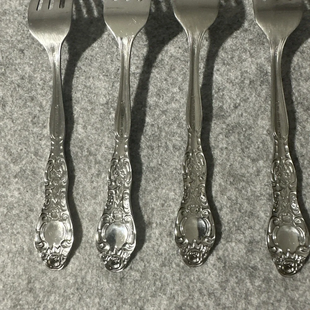 4 International Stainless‎ VERONA Pattern Forks  7449